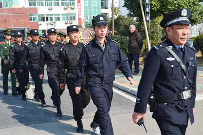 凤台警方开展常态化武装巡逻工作(图)